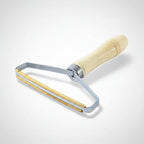 Rouleau Anti-Peluches Réutilisable — Double Face, Manche en Bois Naturel | Lavable & Zéro Déchet