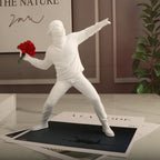 Tableau Banksy Garçon aux Fleurs — Résine Synthétique, Finition Détaillée | Décoration Murale Street Art